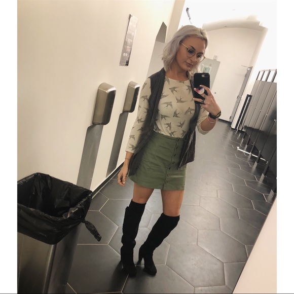 About your posher, Gabbi🌸 - Picture 2 of 2